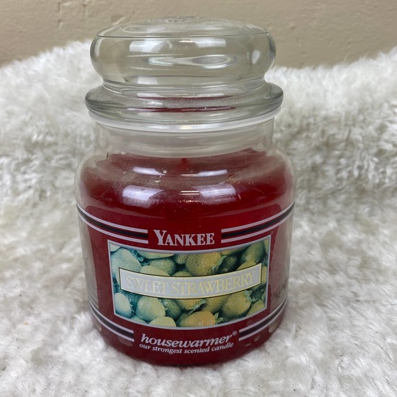 NEW Yankee Candle Sweet Strawberry 14.5 oz Candle